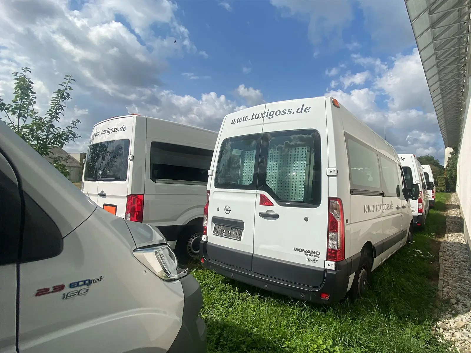 Bullis mit Hebebühne von Taxi Goß aus Wadersloh