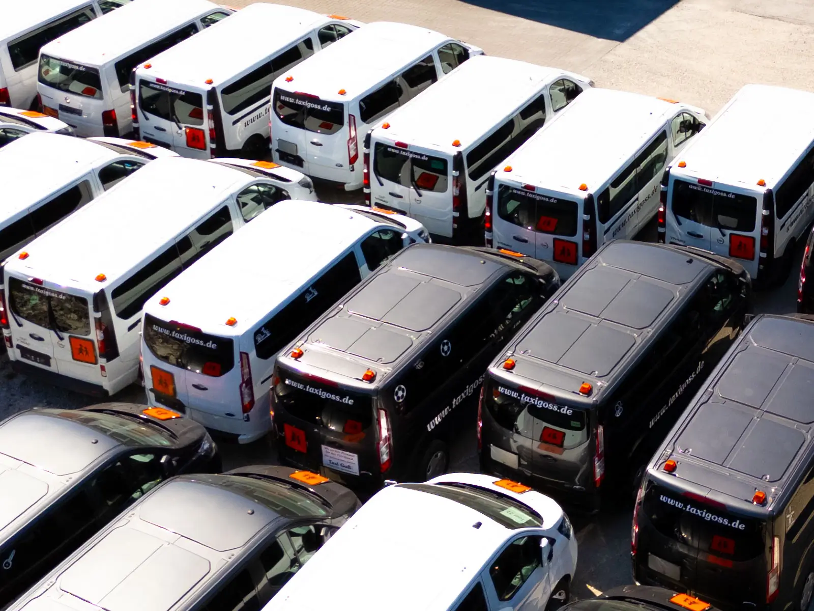 Bulli Transporter von Taxi Goss aus Wadersloh